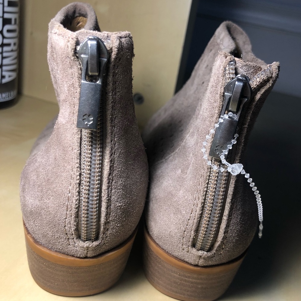 Grey booties 🤍 - Picture 2 of 4